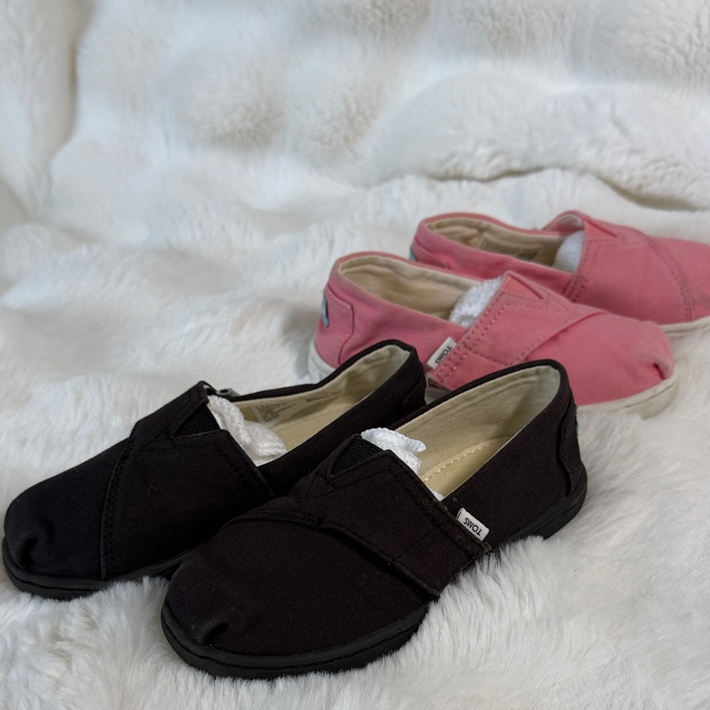 Toms Black and Pink Kids Slippers bundle